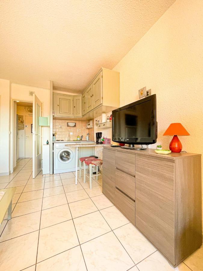 Bright Apartment With Pool Фрежус Екстер'єр фото