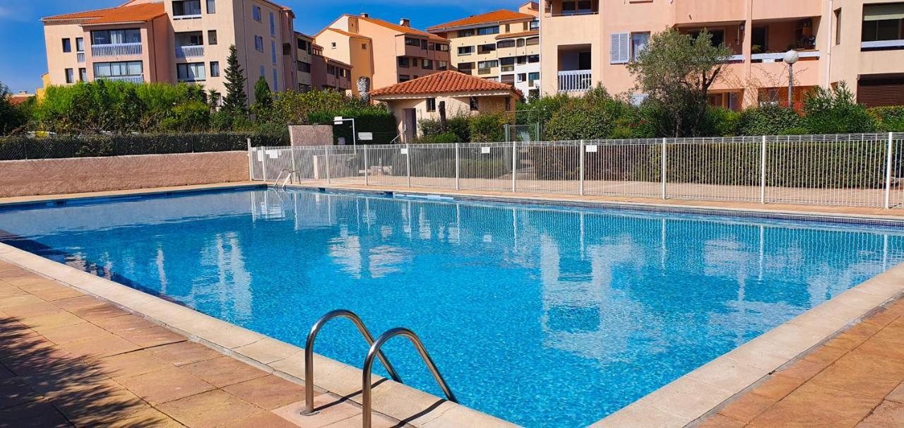Bright Apartment With Pool Фрежус Екстер'єр фото
